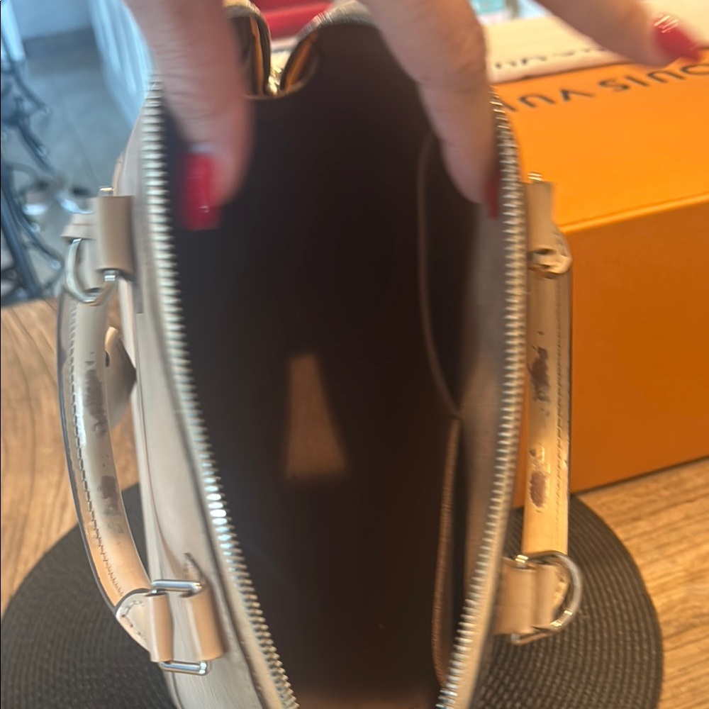 Louis Vuitton Beige Handbag - Picture 7 of 10